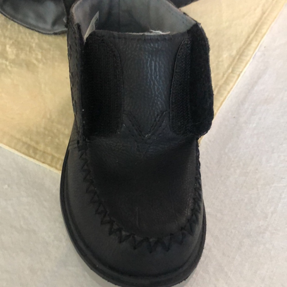 TOMS TODDLERS LEATHER CHUKKA BOOTS - Picture 6 of 8